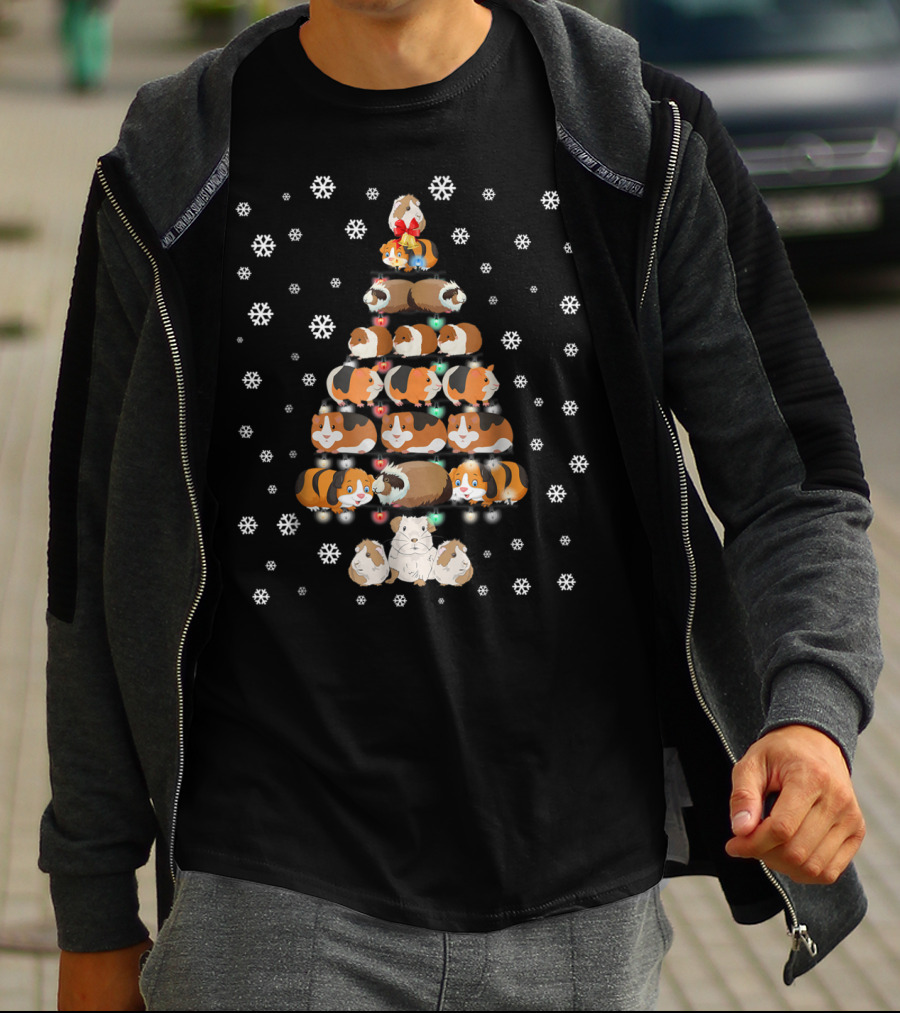 Guinea Pigs Stacked Like Christmas Tree Surrounded By Snowflakes T-Shirt