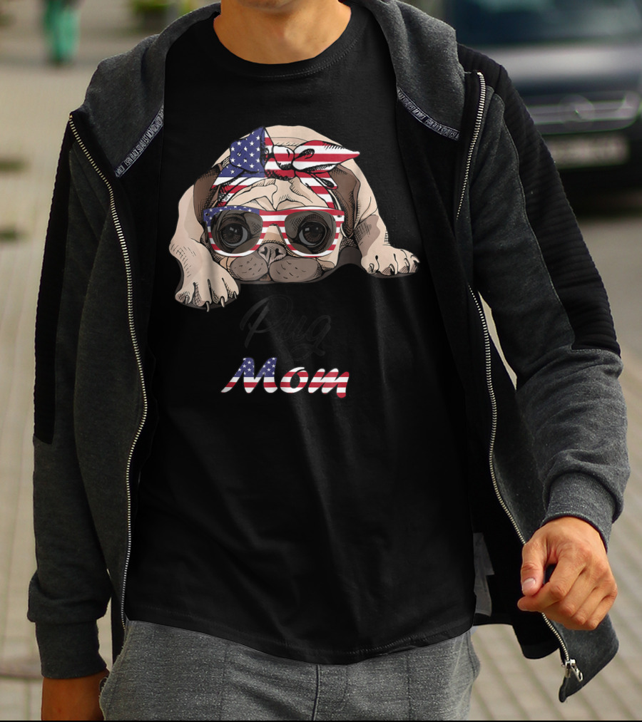Pug Mom American Flag Bandana And Glasses T-Shirt