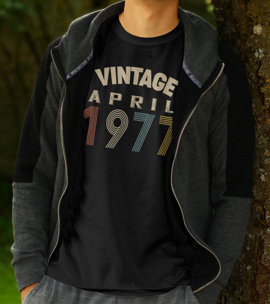 Vintage April 1977 Retro Birthday T-Shirt