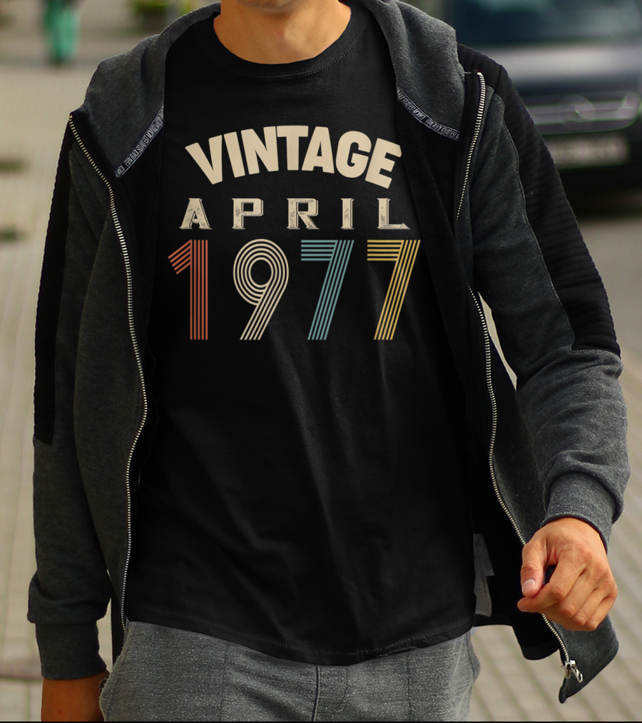 Vintage April 1977 Retro Birthday T-Shirt