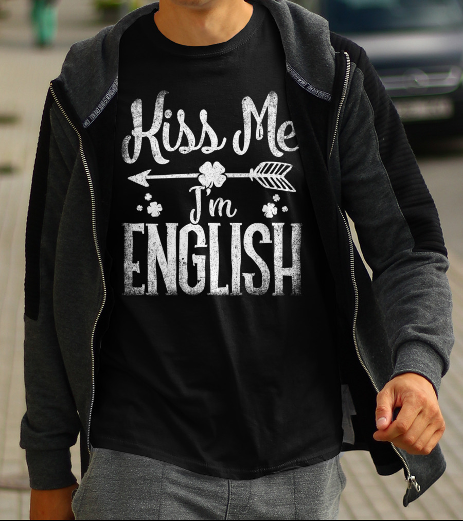 Kiss Me I'm English With Shamrocks Arrow St Patricks Day T-Shirt