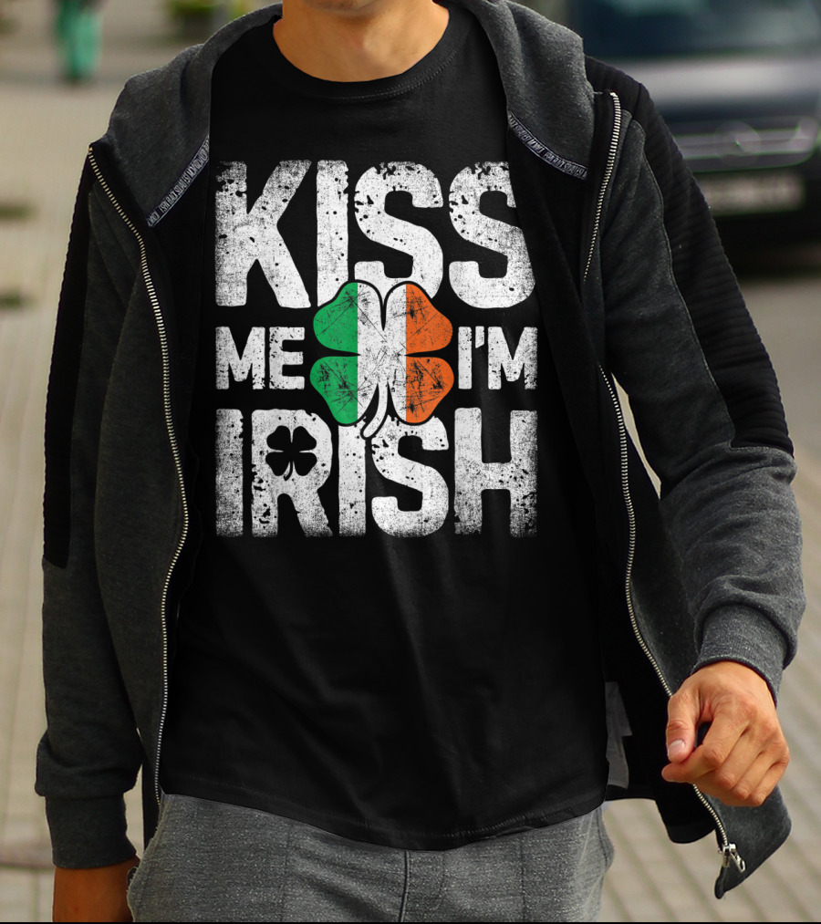 Kiss Me I'm Irish St Patricks Day Men Ireland Shamrock Black T-Shirt