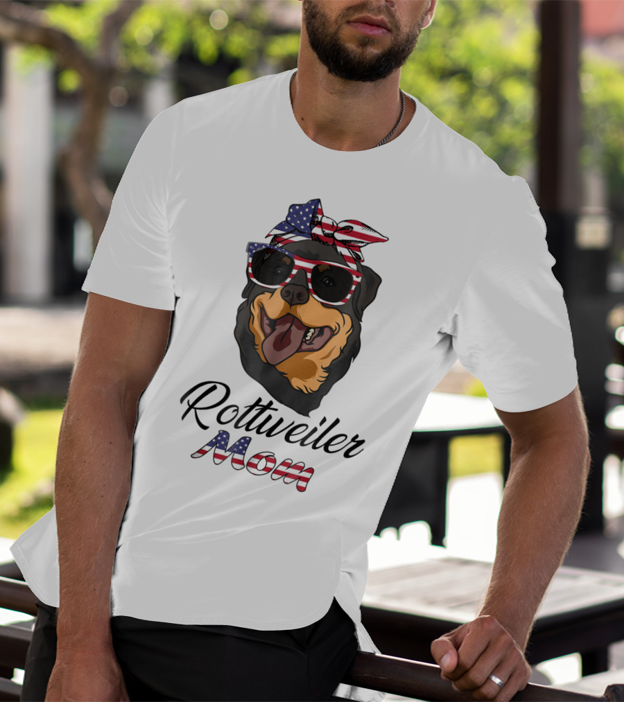 Rottweiler Mom Bandana Glasses American Flag T-Shirt