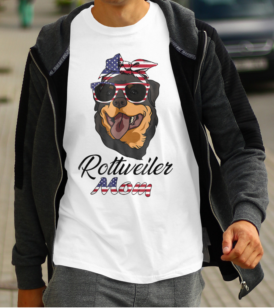 Rottweiler Mom Bandana Glasses American Flag T-Shirt