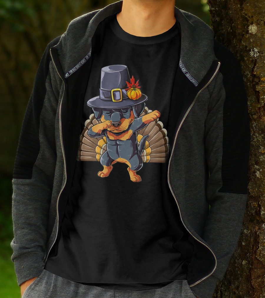 Thanksgiving Dabbing Rottweiler In Pilgrim Hat With Turkey Feathers T-Shirt