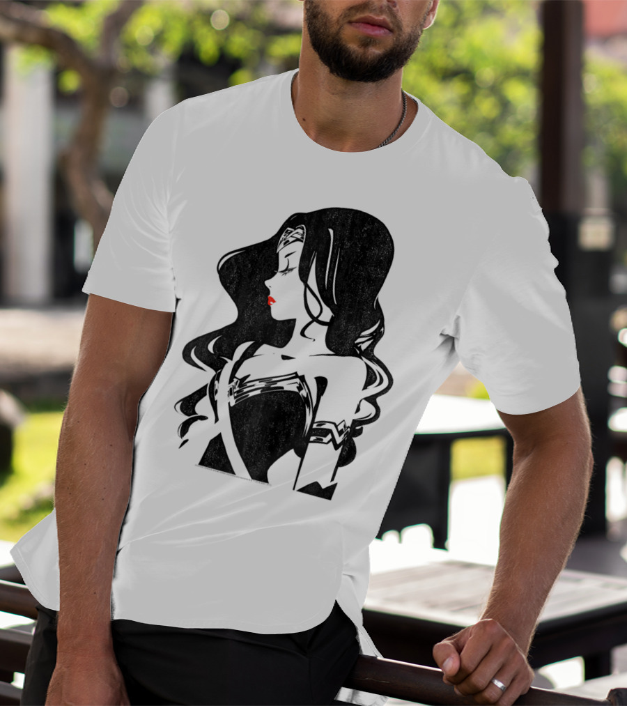 Justice League Wonder Woman Profile Silhouette With Red Lips T-Shirt