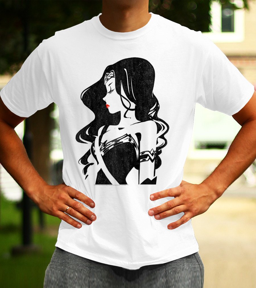 Justice League Wonder Woman Profile Silhouette With Red Lips T-Shirt