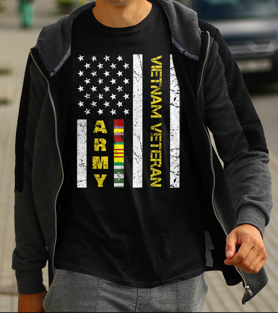 Mens Vietnam Veteran US Army Flag With Service T-Shirt