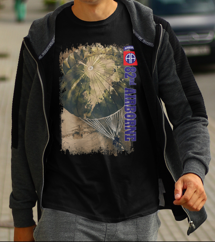 82Nd Airborne Division Parachute And Emblem T-Shirt