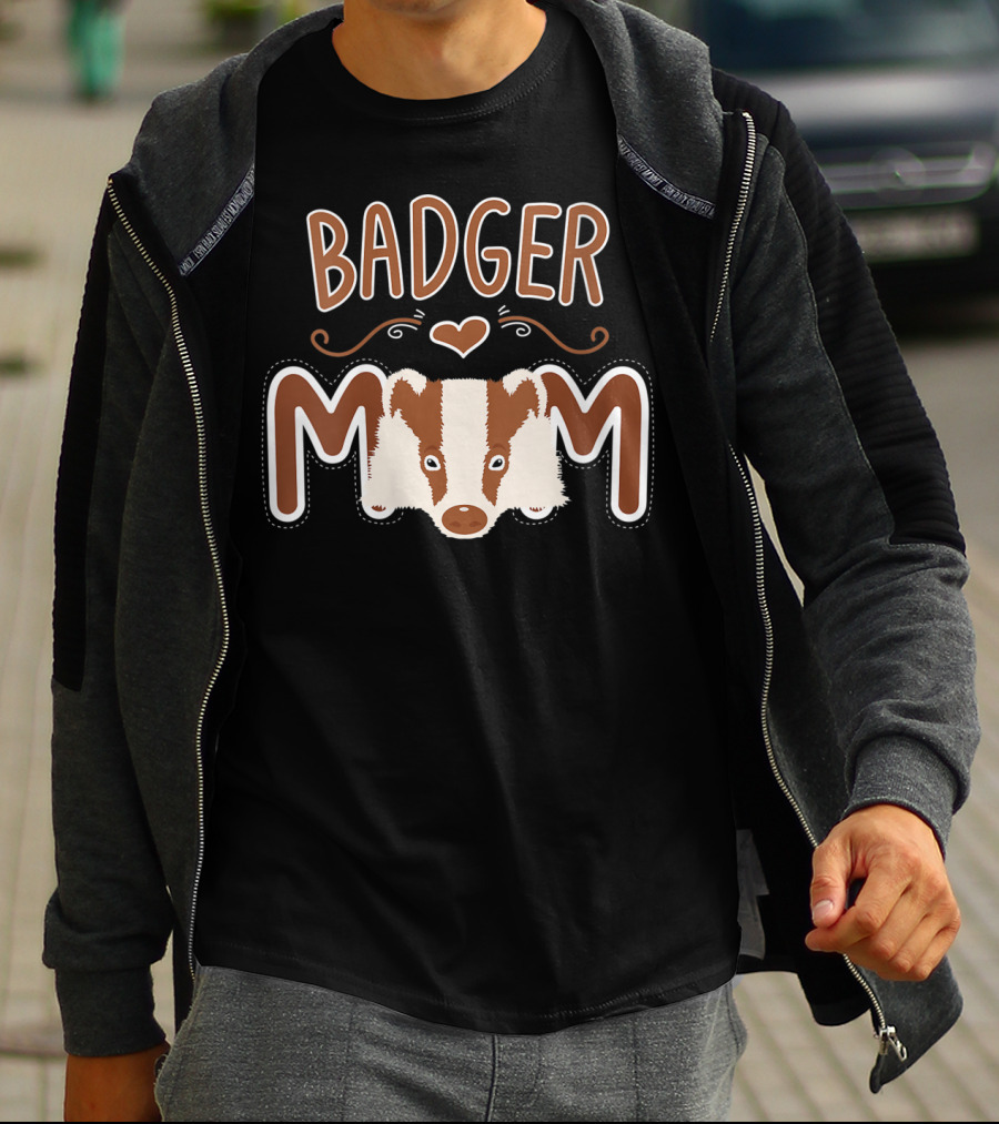 Badger Mom Heart Love Womens Animal Clothing T-Shirt