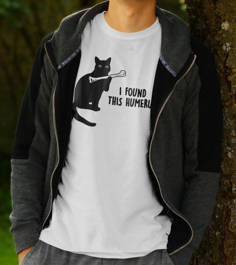 I Found This Humerus Black Cat Holding Bone Humor T-Shirt