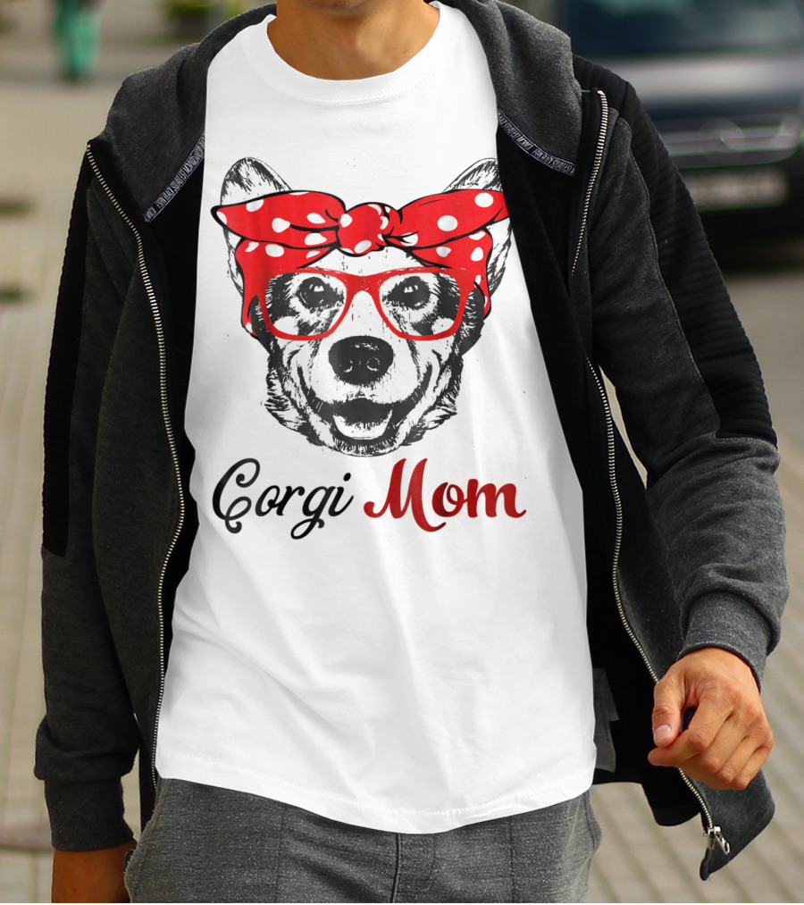 Corgi Mom Funny Hanging With Corgi T-Shirt
