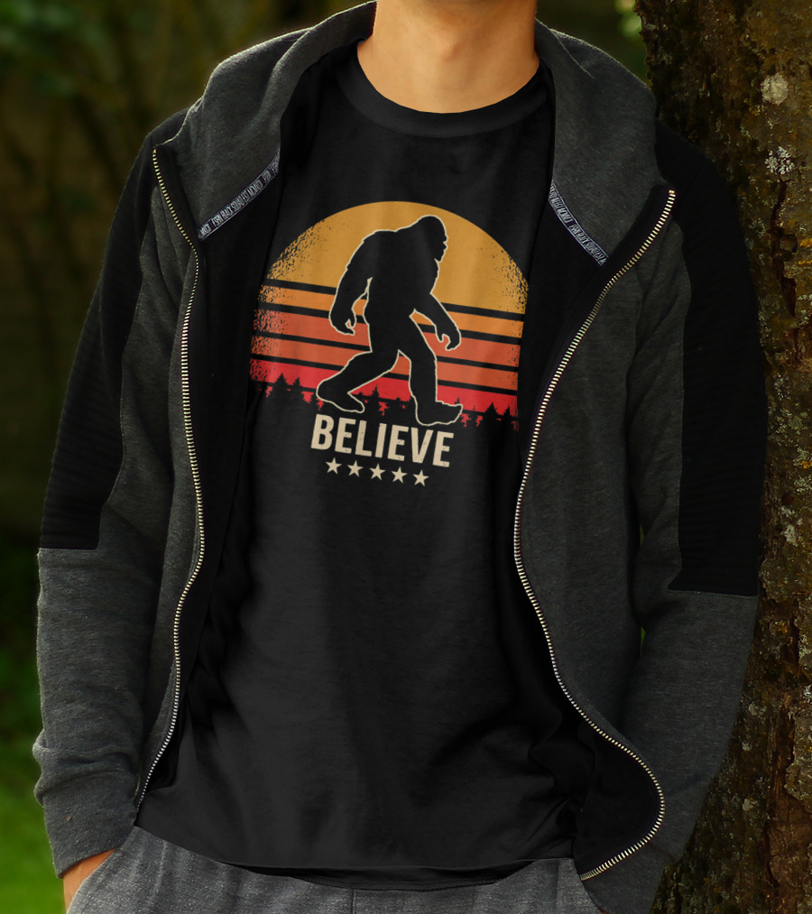Believe Sunset Bigfoot Silhouette Retro Stars Forest T-Shirt