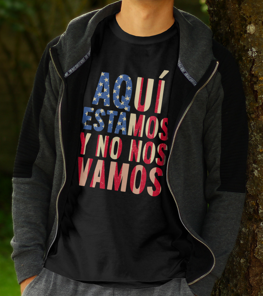 AQUÍ ESTAMOS Y NO NOS VAMOS USA Flag Colors T-Shirt