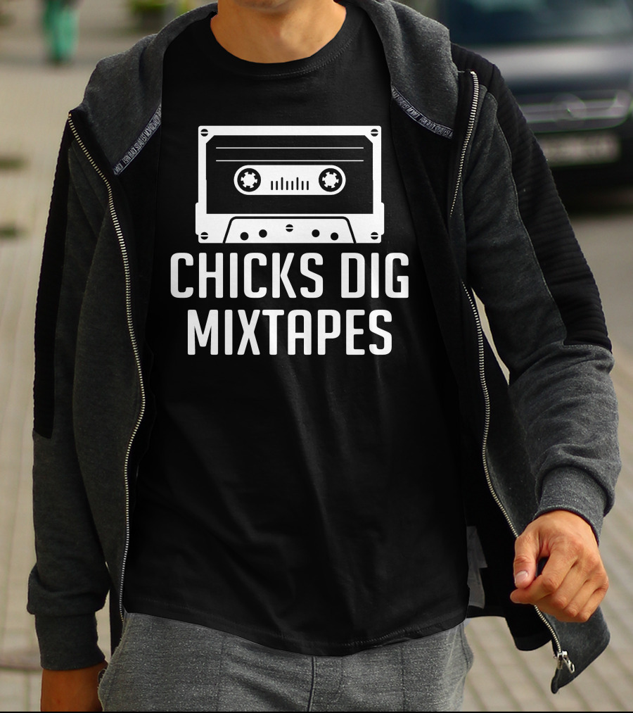 Chicks Dig Mixtapes Cassette Tape Retro Music Appeal T-Shirt