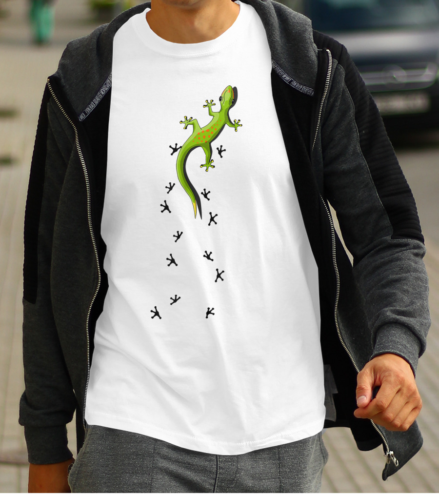 Clever Green Lizard Reptile Tracks Climbing Gecko T-Shirt