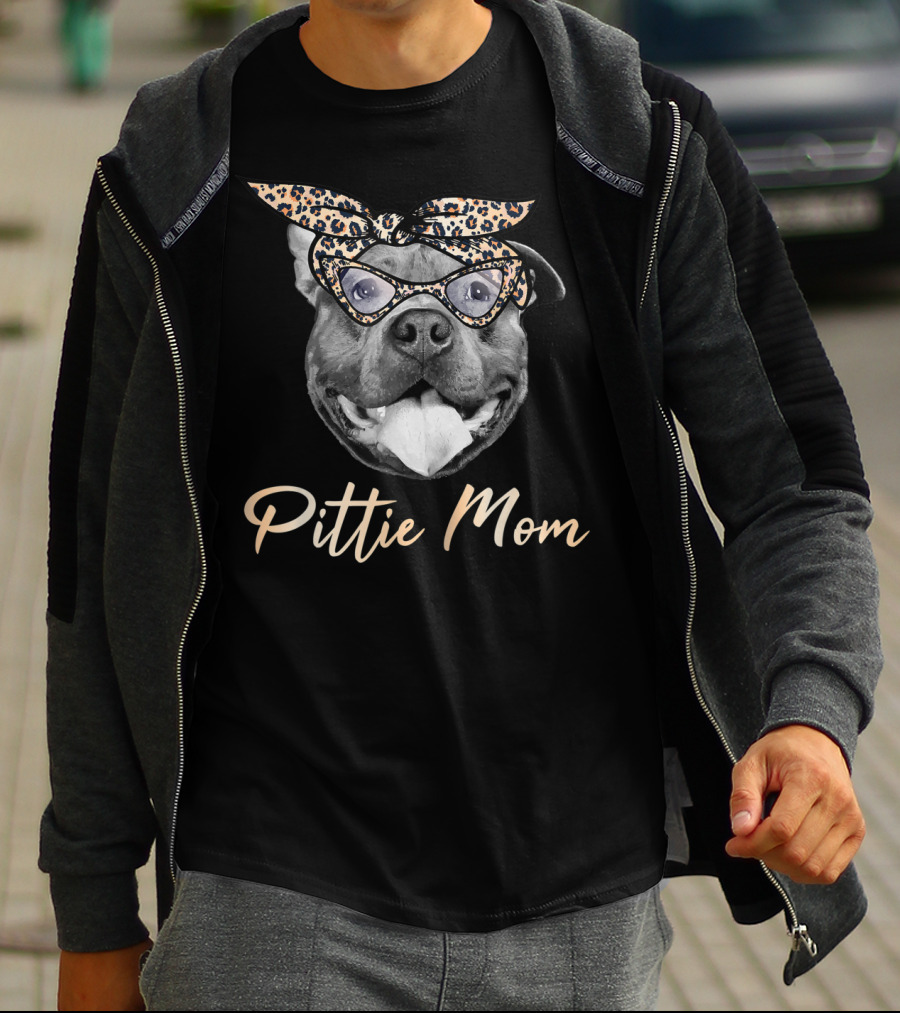 Pittie Mom Cute Pitbull Mama Leopard Print Pitbull Bandana Glasses T-Shirt