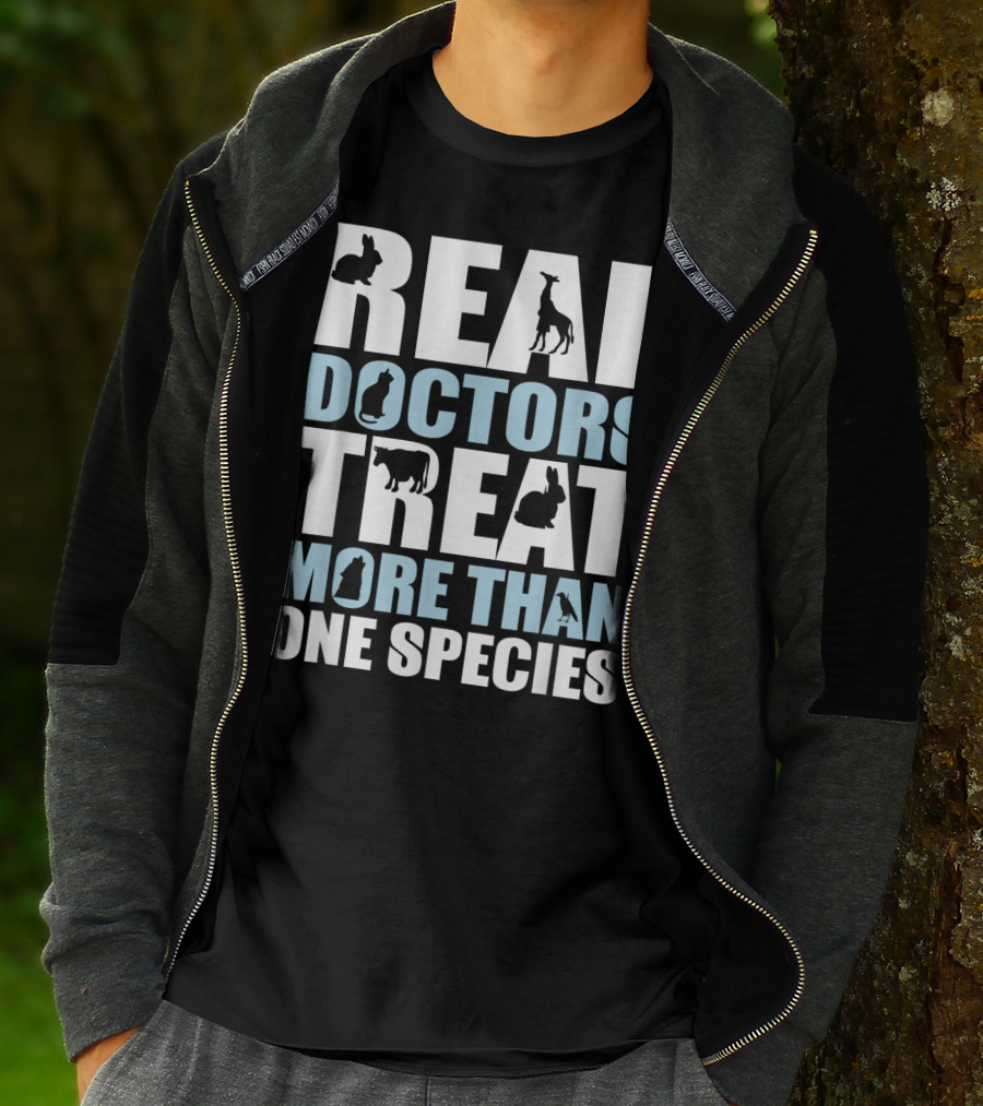 Real Doctors Treat More Than One Species Giraffe Cat Cow T-Shirt