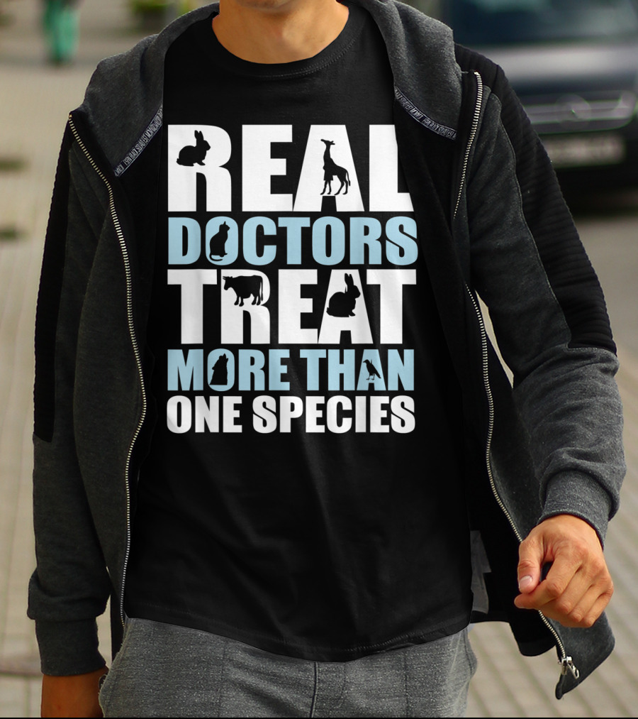 Real Doctors Treat More Than One Species Giraffe Cat Cow T-Shirt
