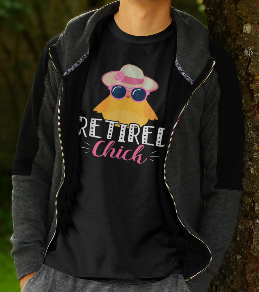 Retired Chick Wearing Sunglasses And Hat For Women's Retirement Party T-Shirt