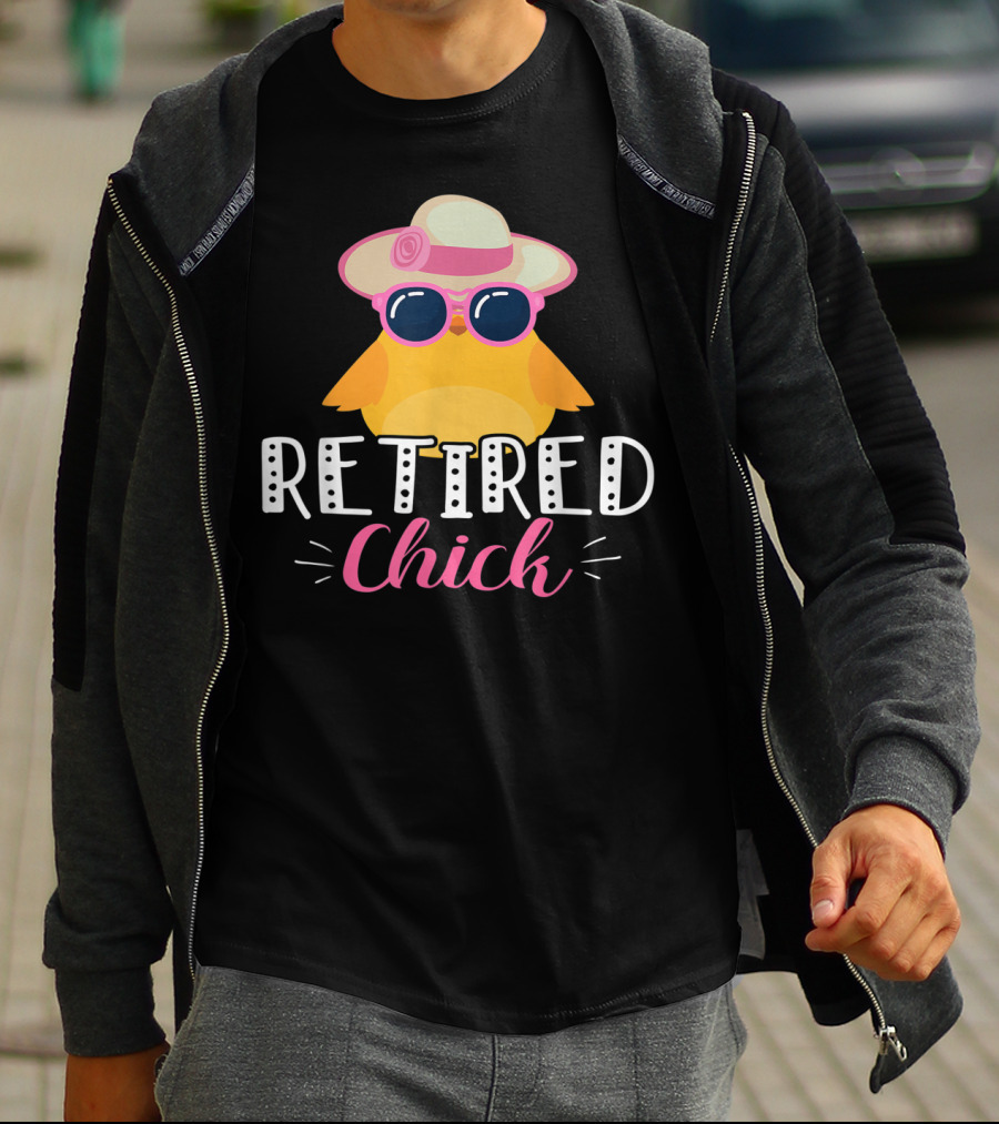 Retired Chick Wearing Sunglasses And Hat For Women's Retirement Party T-Shirt