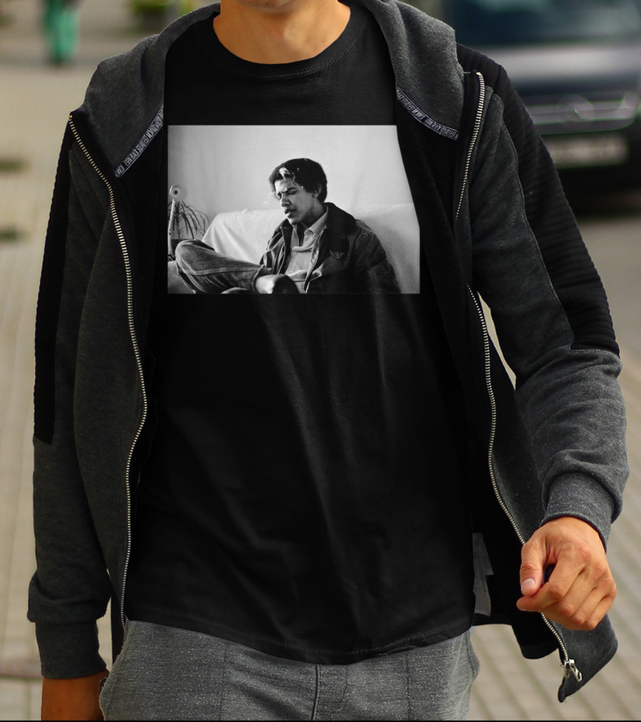 Vintage College Obama Black And White Photo Smoking Relaxed Mood T-Shirt