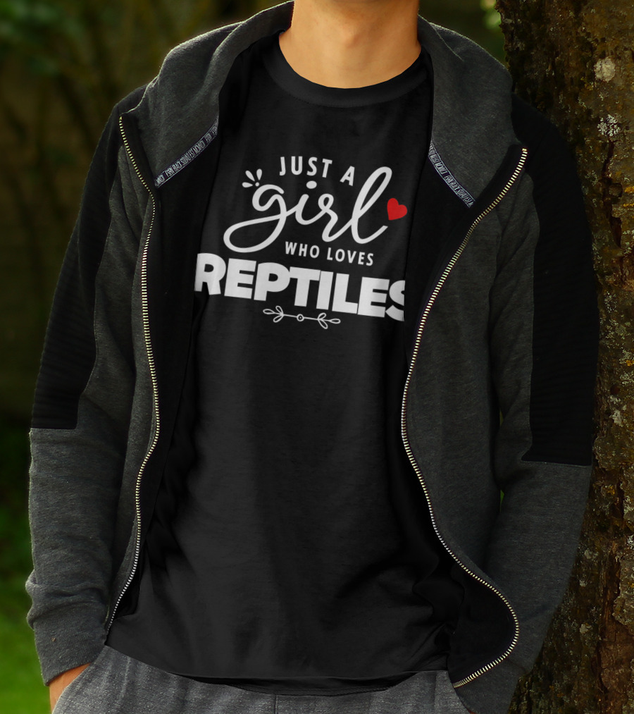 Just A Girl Who Loves Reptiles With Heart T-Shirt