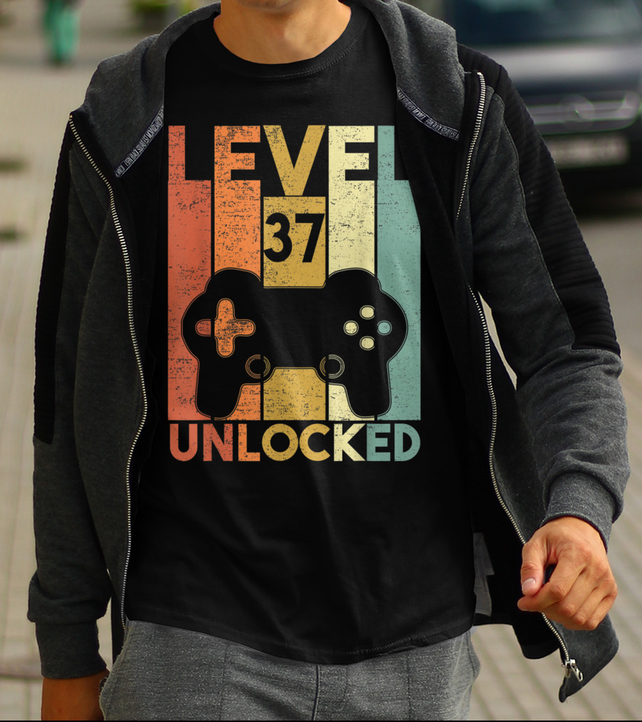 Level 37 Unlocked 1983 Birthday Gaming Controller T-Shirt