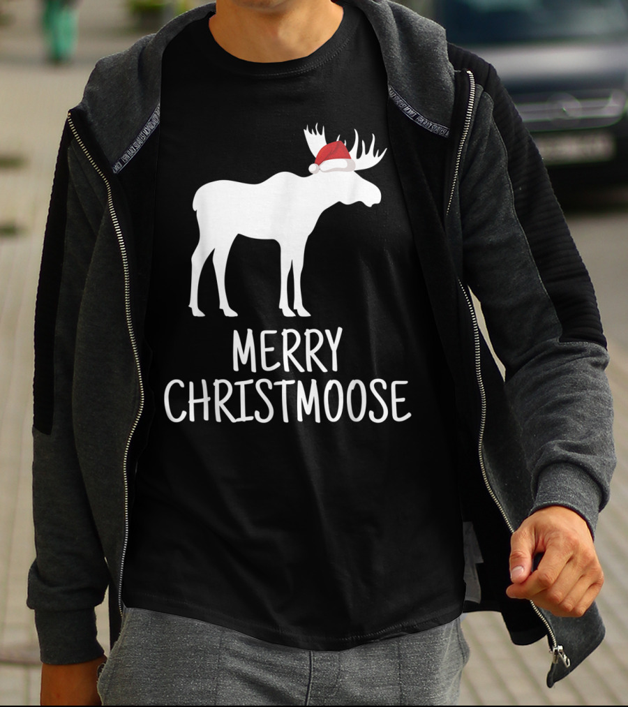 Merry Christmoose Funny Pun Animal Holiday Moose With Santa Hat T-Shirt