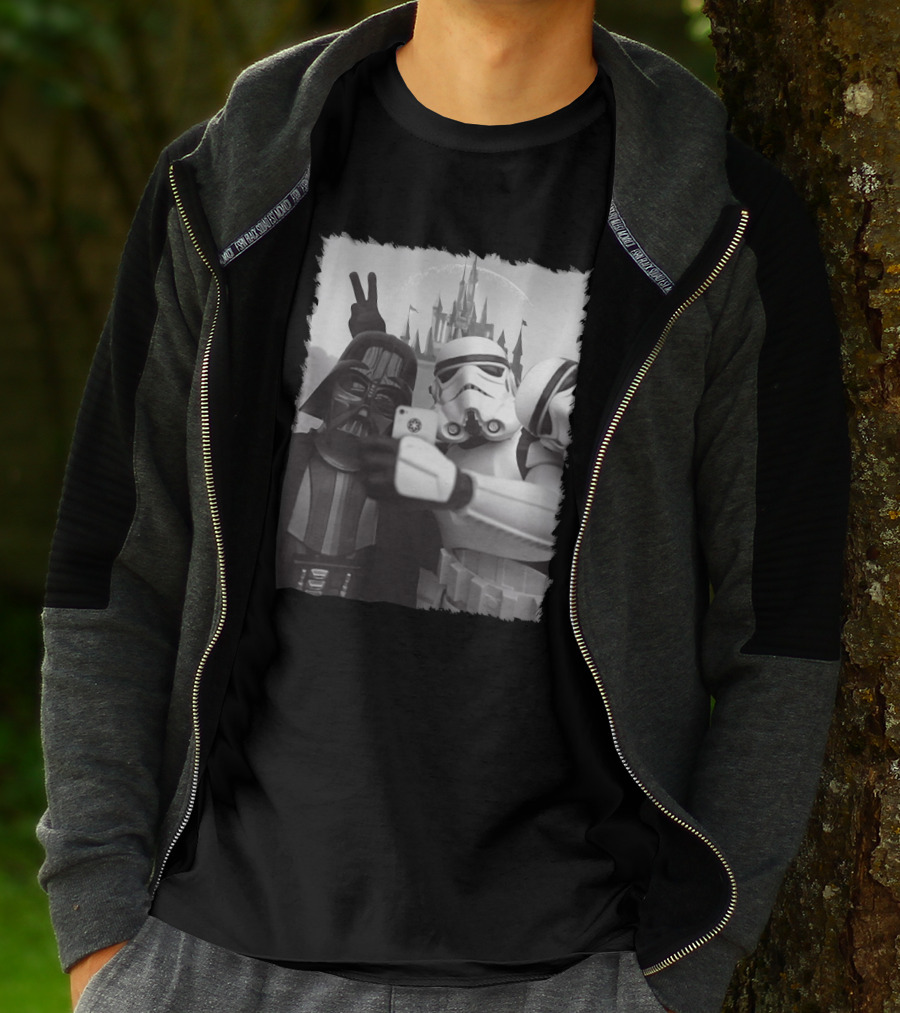 Selfie In Disneyworld Darth Vader Star Wars Stormtrooper Peace Sign Castle T-Shirt