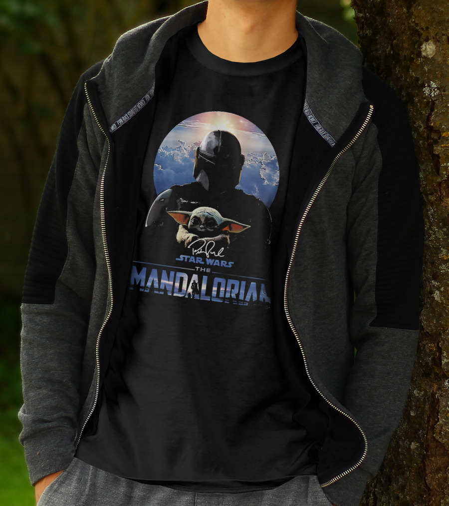 Star Wars The Mandalorian Mando And Grogu Signature Sky Background T-Shirt
