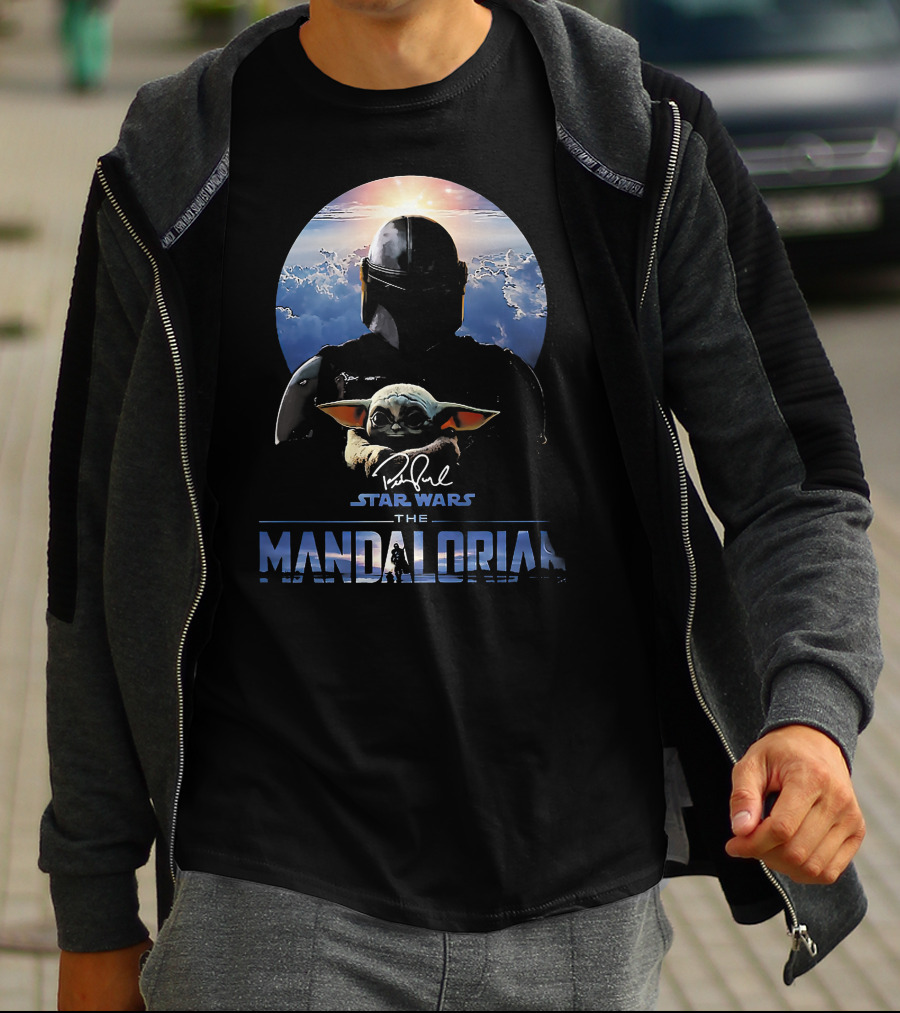 Star Wars The Mandalorian Mando And Grogu Signature Sky Background T-Shirt