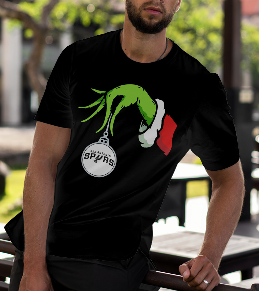 The Grinch Holding San Antonio Spurs T-Shirt