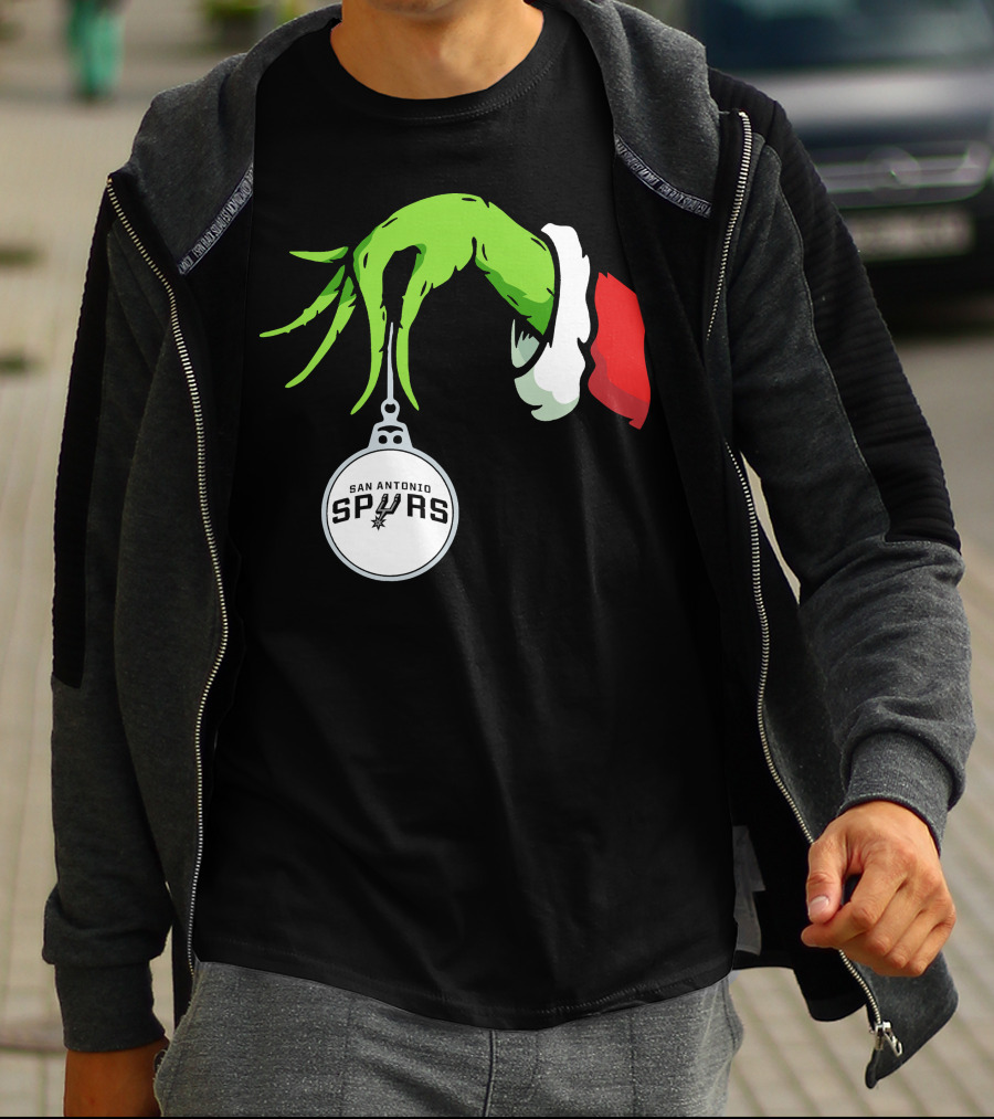 The Grinch Holding San Antonio Spurs T-Shirt