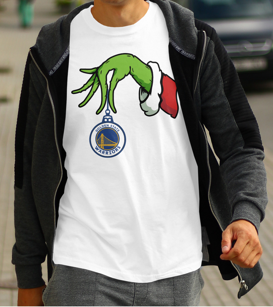 The Grinch Hand Holding Golden State Warriors T-Shirt