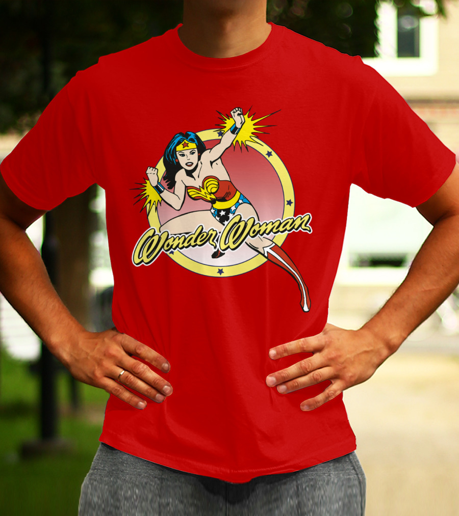 Wonder Woman Dynamic Heroic Pose Comic T-Shirt
