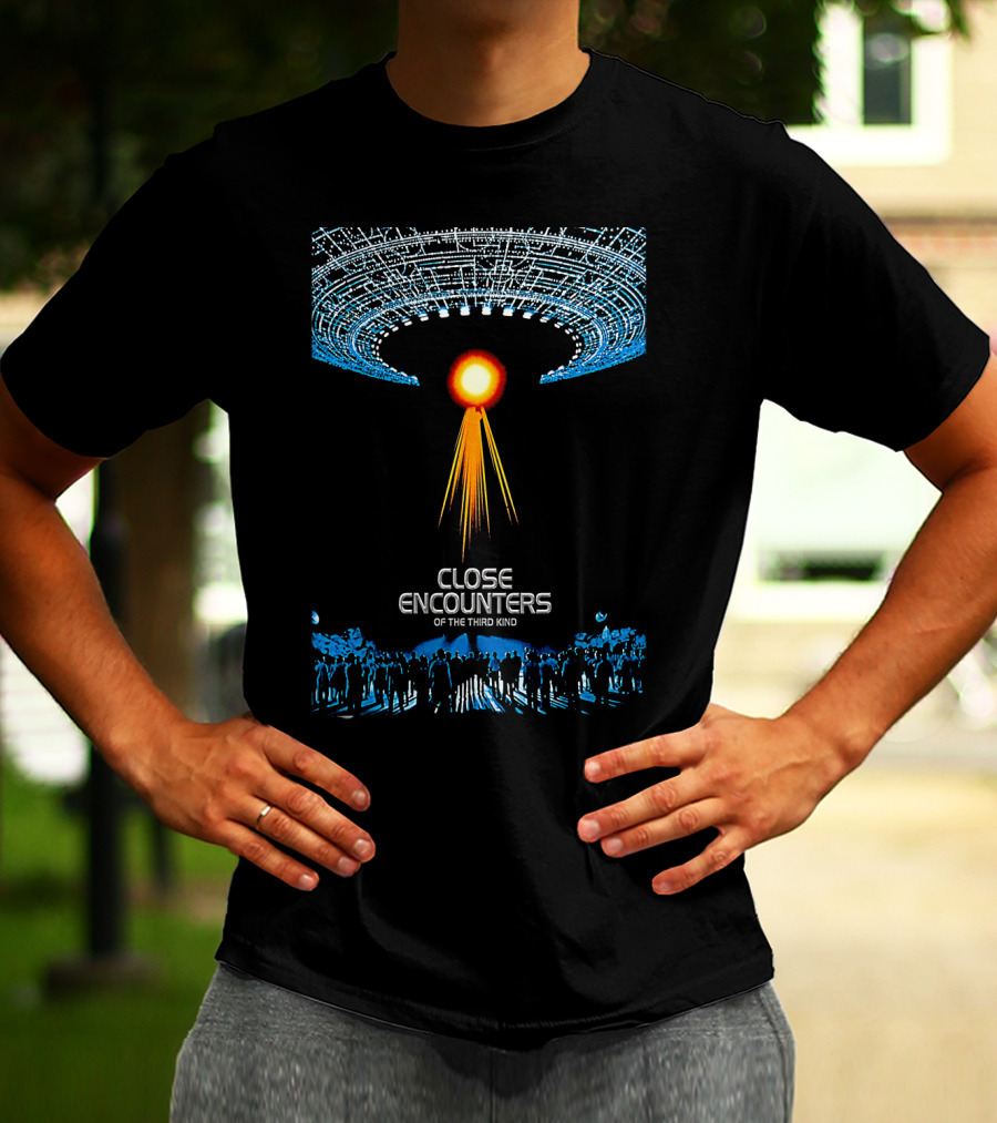 Close Encounters Of The Third Kind UFO Beam With Silhouetted Crowd T-Shirt