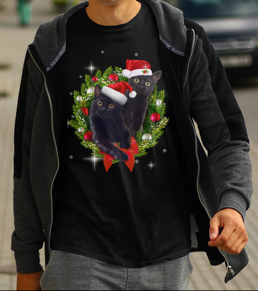 Christmas Cats With Santa Hats In Holiday Wreath T-Shirt