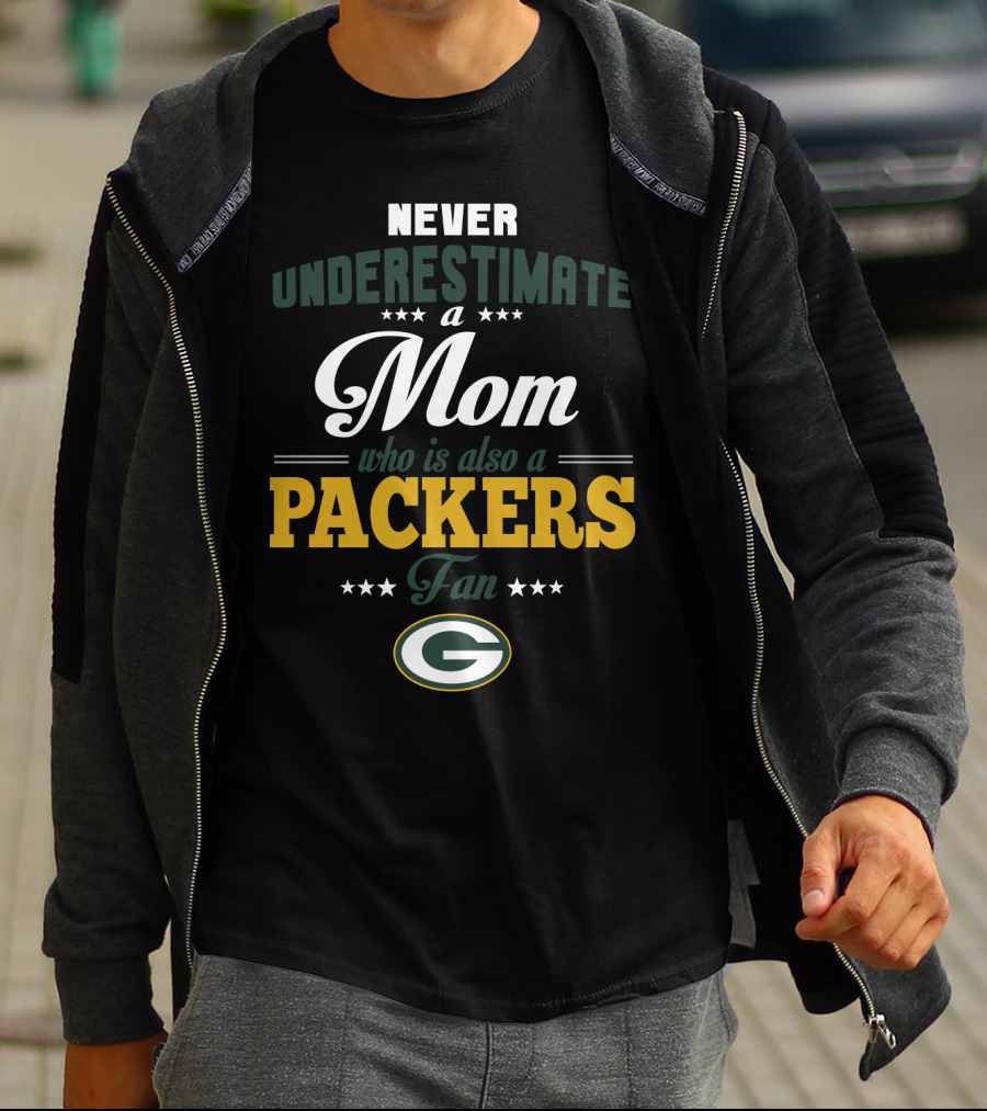 Never Underestimate A Mom Who Is Also A Green Bay Packers Fan T-Shirt
