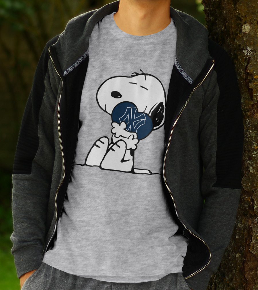 Snoopy Hugging New York Yankees Iconic Baseball Symbol T-Shirt