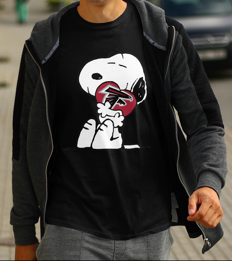 Snoopy Hugging Heart With Atlanta Falcons T-Shirt
