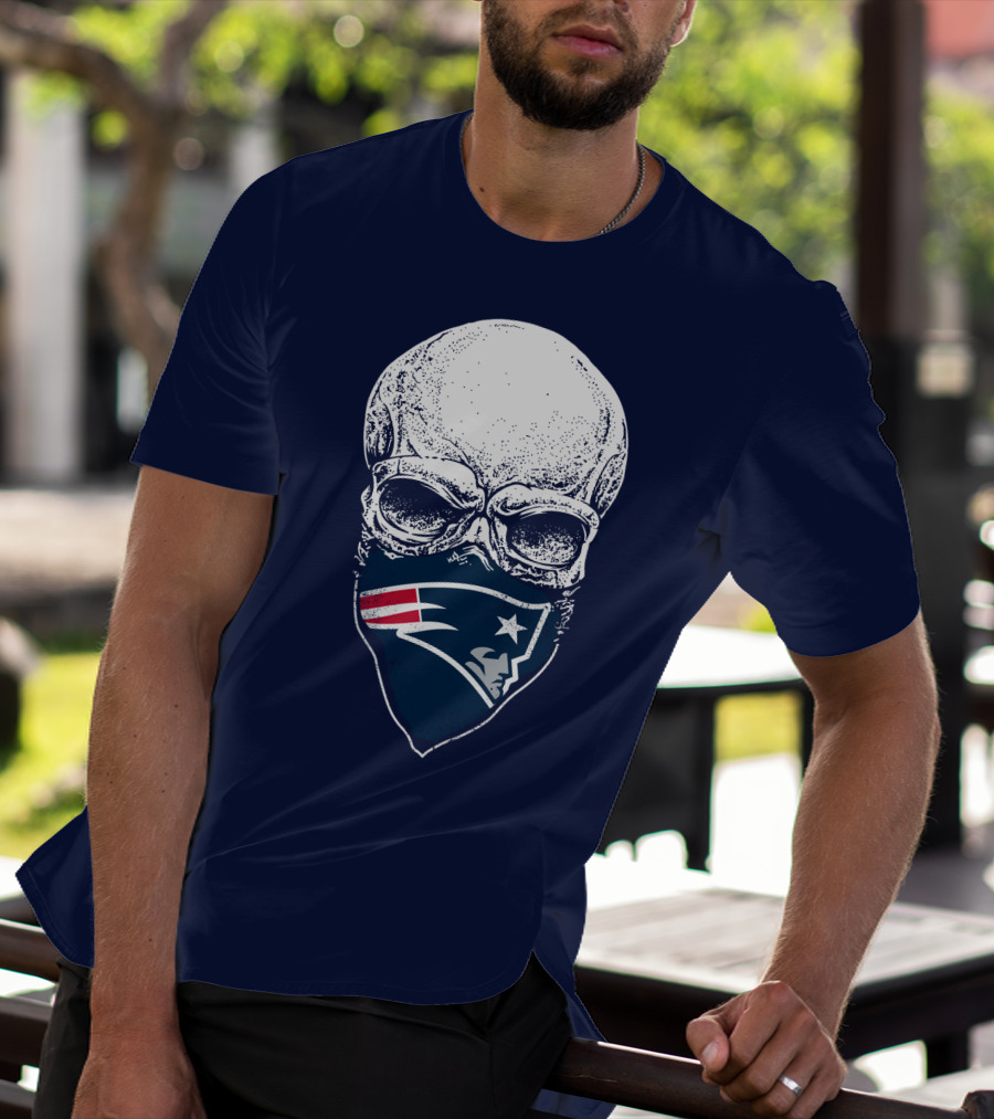 New England Patriots Skull Face Covering T-Shirt