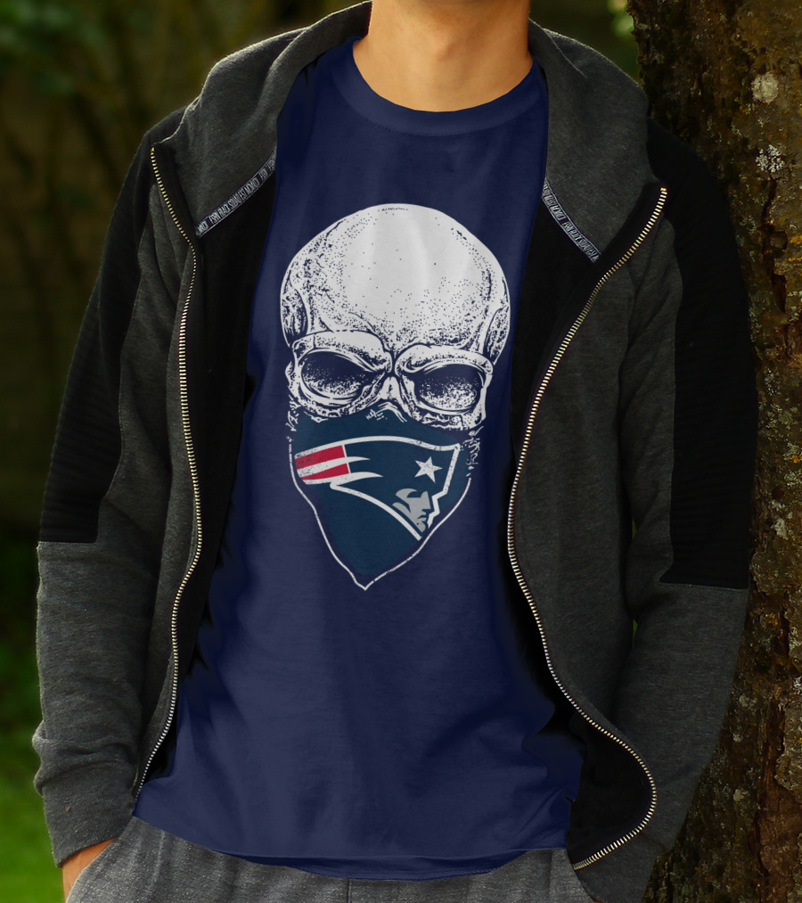 New England Patriots Skull Face Covering T-Shirt