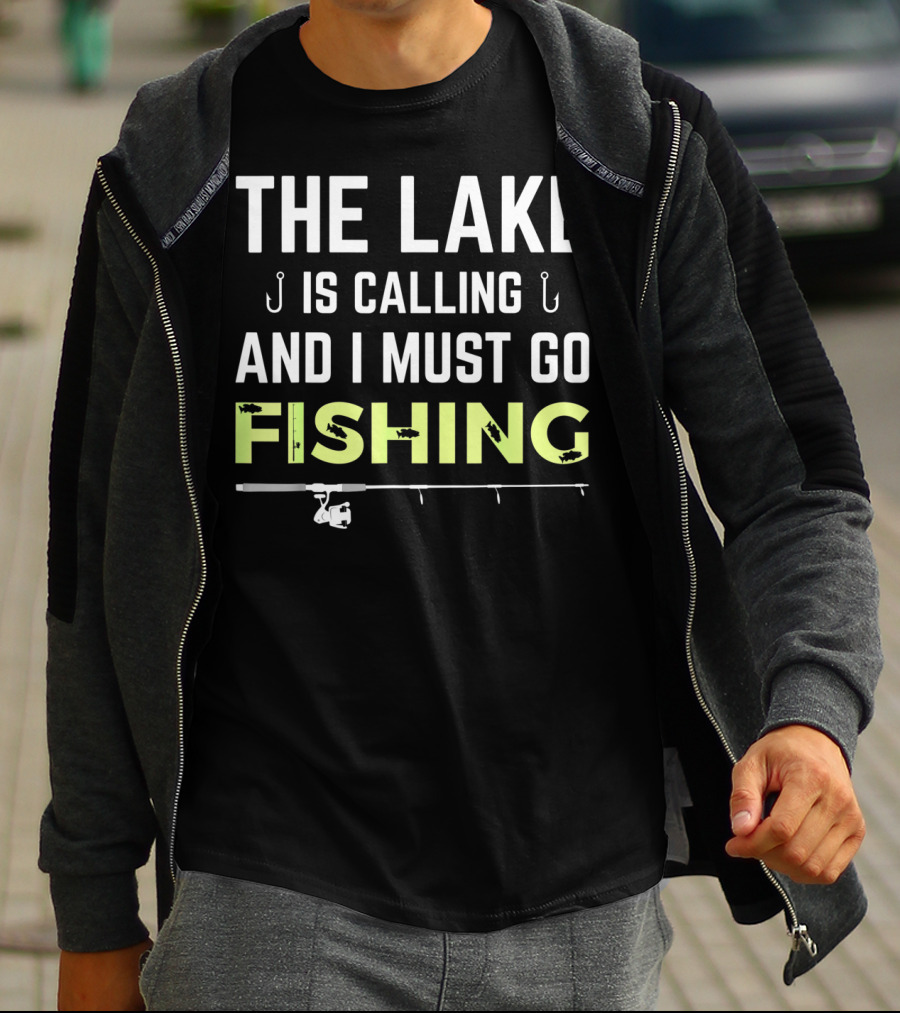THE LAKE IS CALLING AND I MUST GO FISHING ROD HOOKS T-Shirt