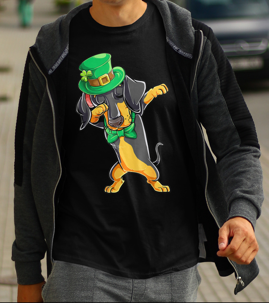 Dabbing Dachshund St Patricks Day Leprechaun Hat And Bow Tie T-Shirt