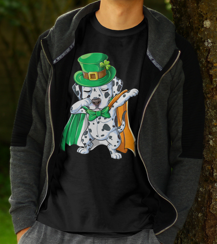 Dabbing Dalmatian St Patricks Day Leprechaun Irish Dog With Green Hat And Cape T-Shirt
