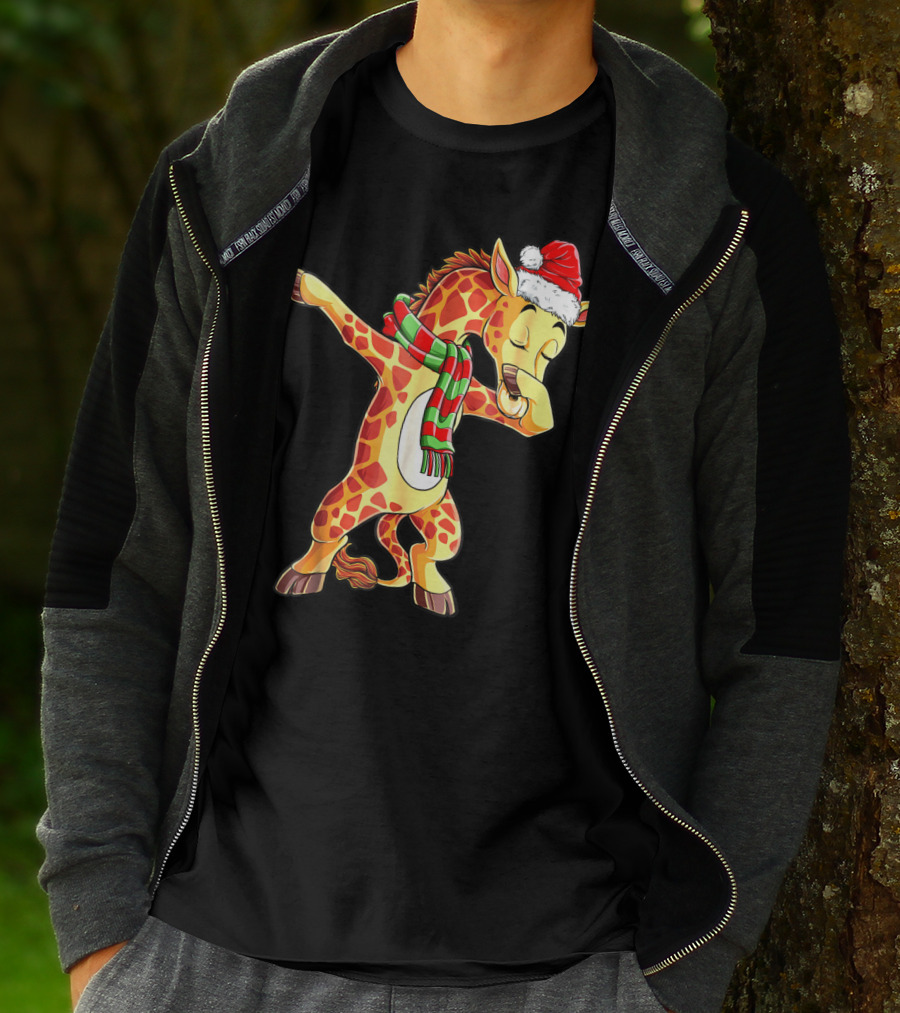 Dabbing Giraffe Santa With Christmas Hat And Scarf T-Shirt