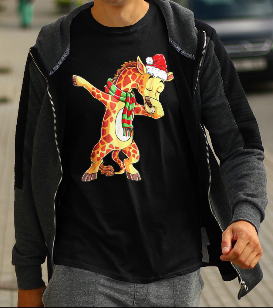 Dabbing Giraffe Santa With Christmas Hat And Scarf T-Shirt