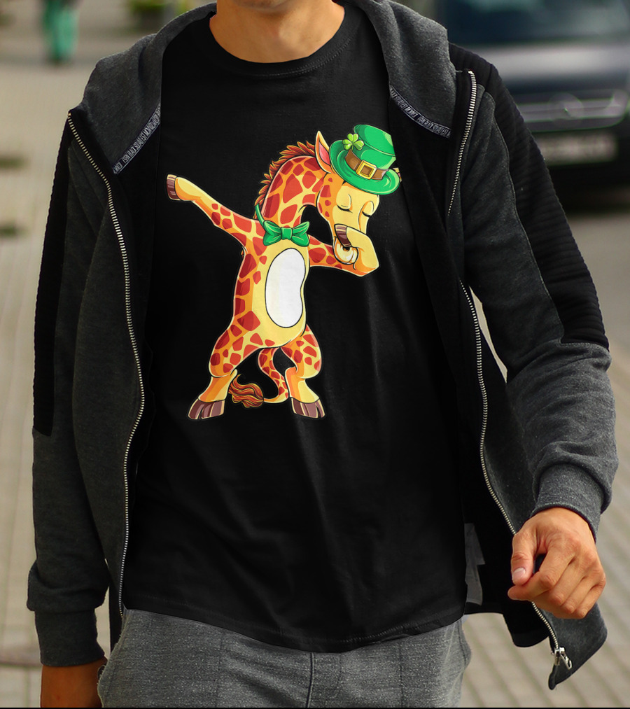 Dabbing Giraffe St Patricks Day Leprechaun Hat Green Bowtie T-Shirt