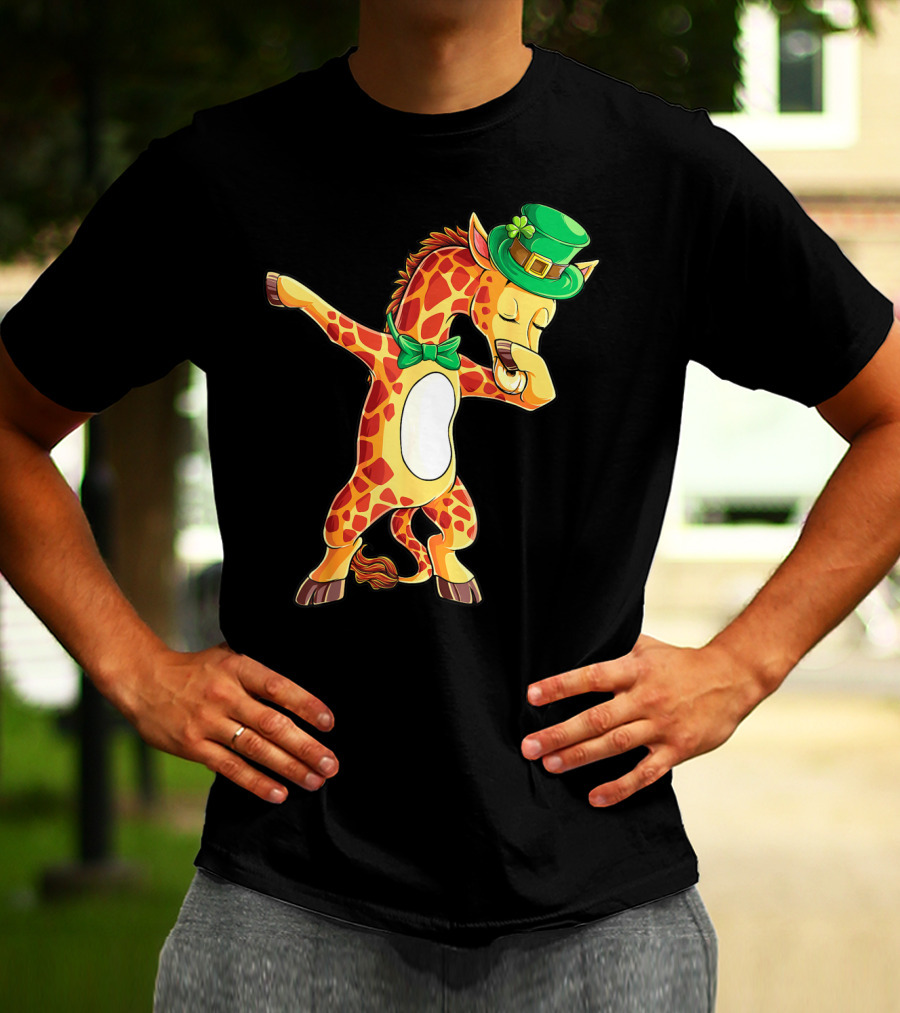 Dabbing Giraffe St Patricks Day Leprechaun Hat Green Bowtie T-Shirt